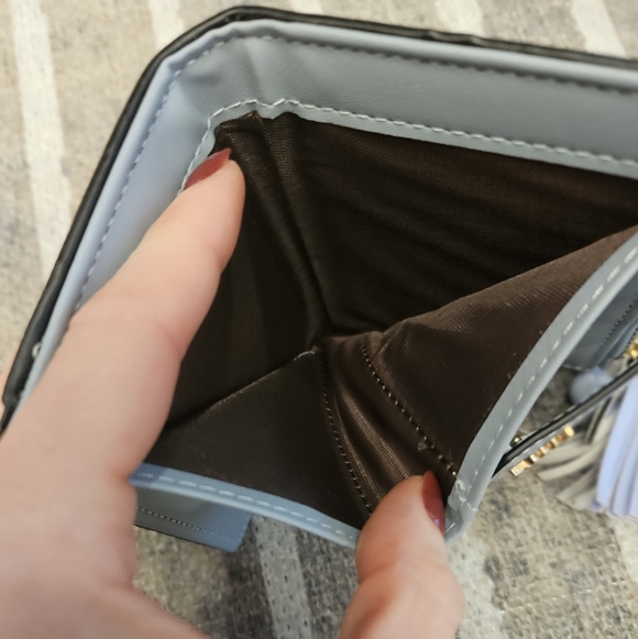 NEW Bi-Fold Floral Blue and White Snap Wallet + Beaded Bag Charm/Keychain - Picture 11 of 13